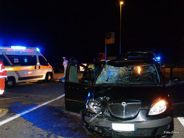 Auto contro Vespa: grave un ventenne 12