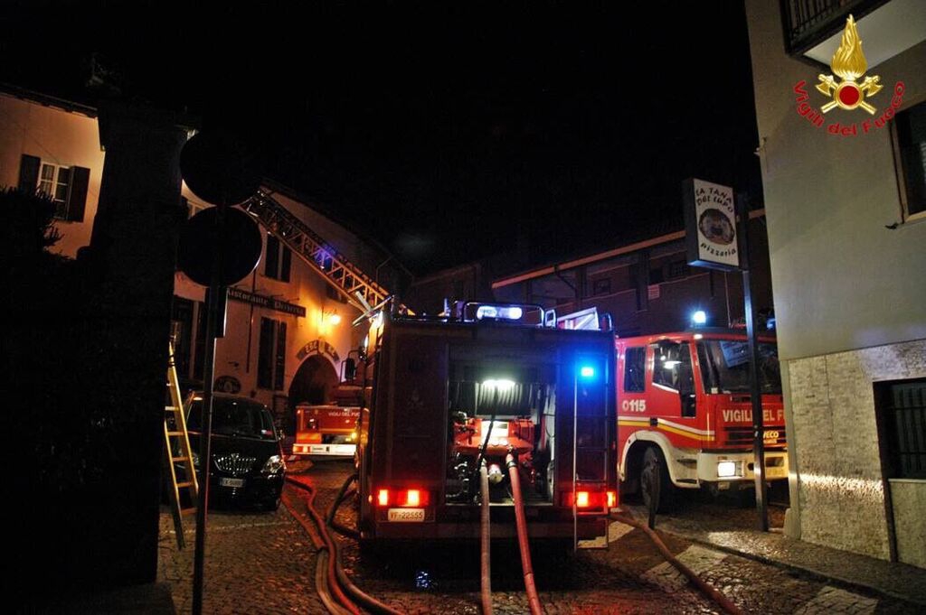 Incendio palazzina 030216 Luino Vigili del fuoco 