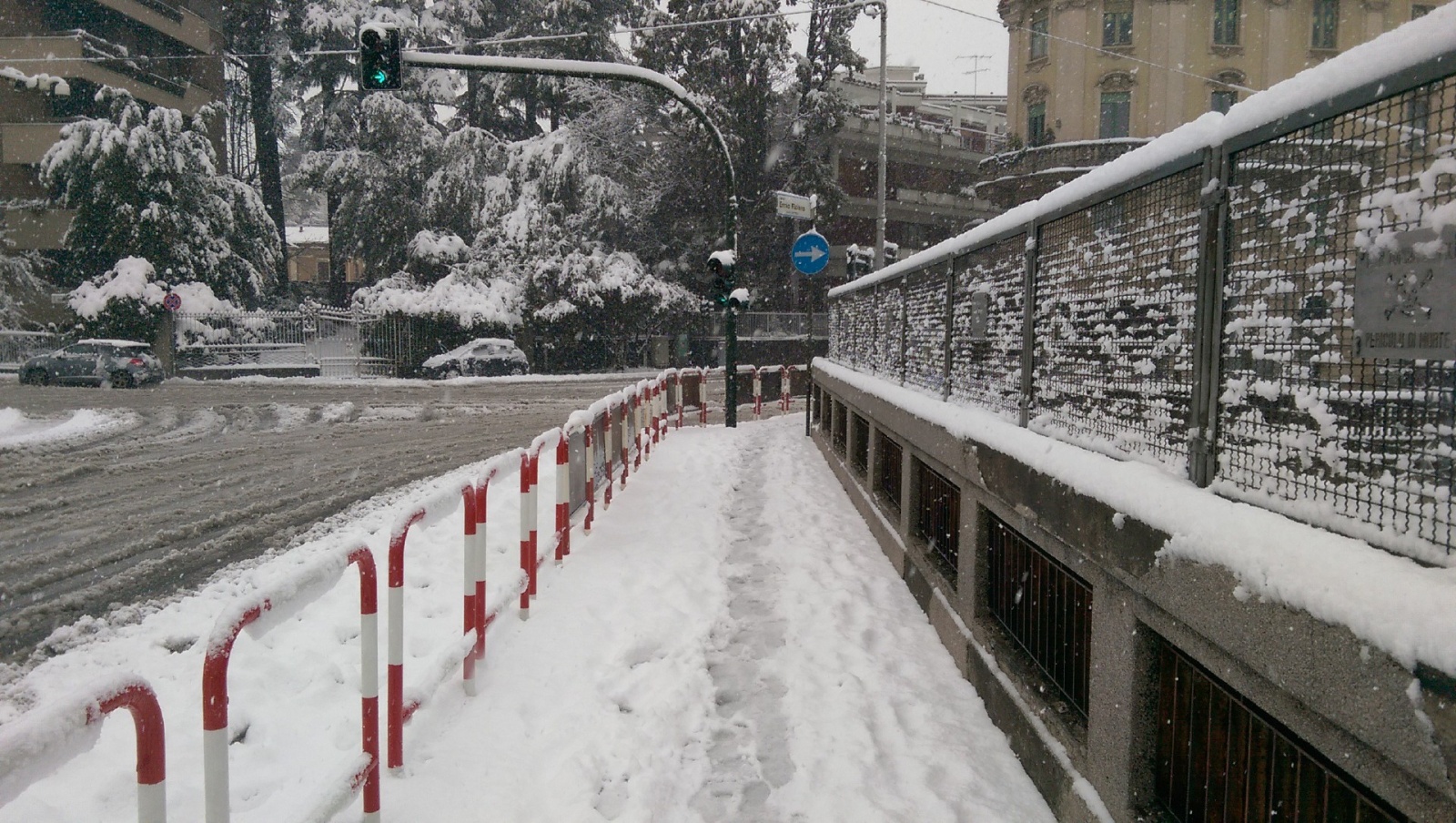 Neve Varese e provincia, strade paralizzate, stop Autolaghi e treni