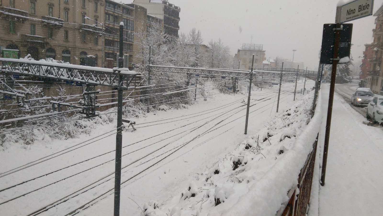 Neve Varese e provincia, strade paralizzate, stop Autolaghi e treni
