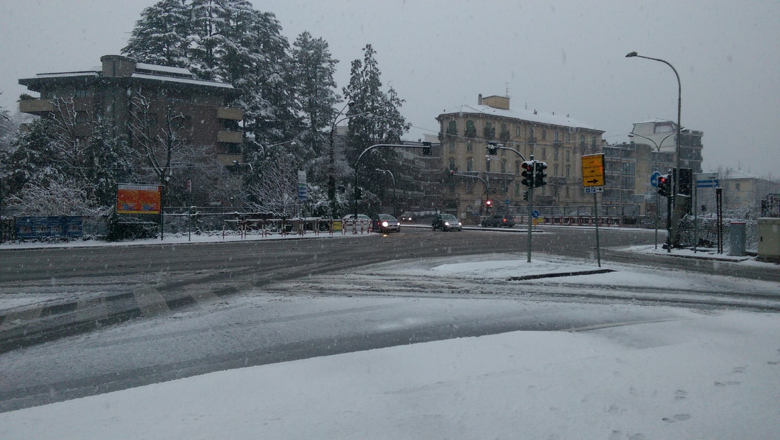 Neve Varese e provincia, strade paralizzate, stop Autolaghi e treni