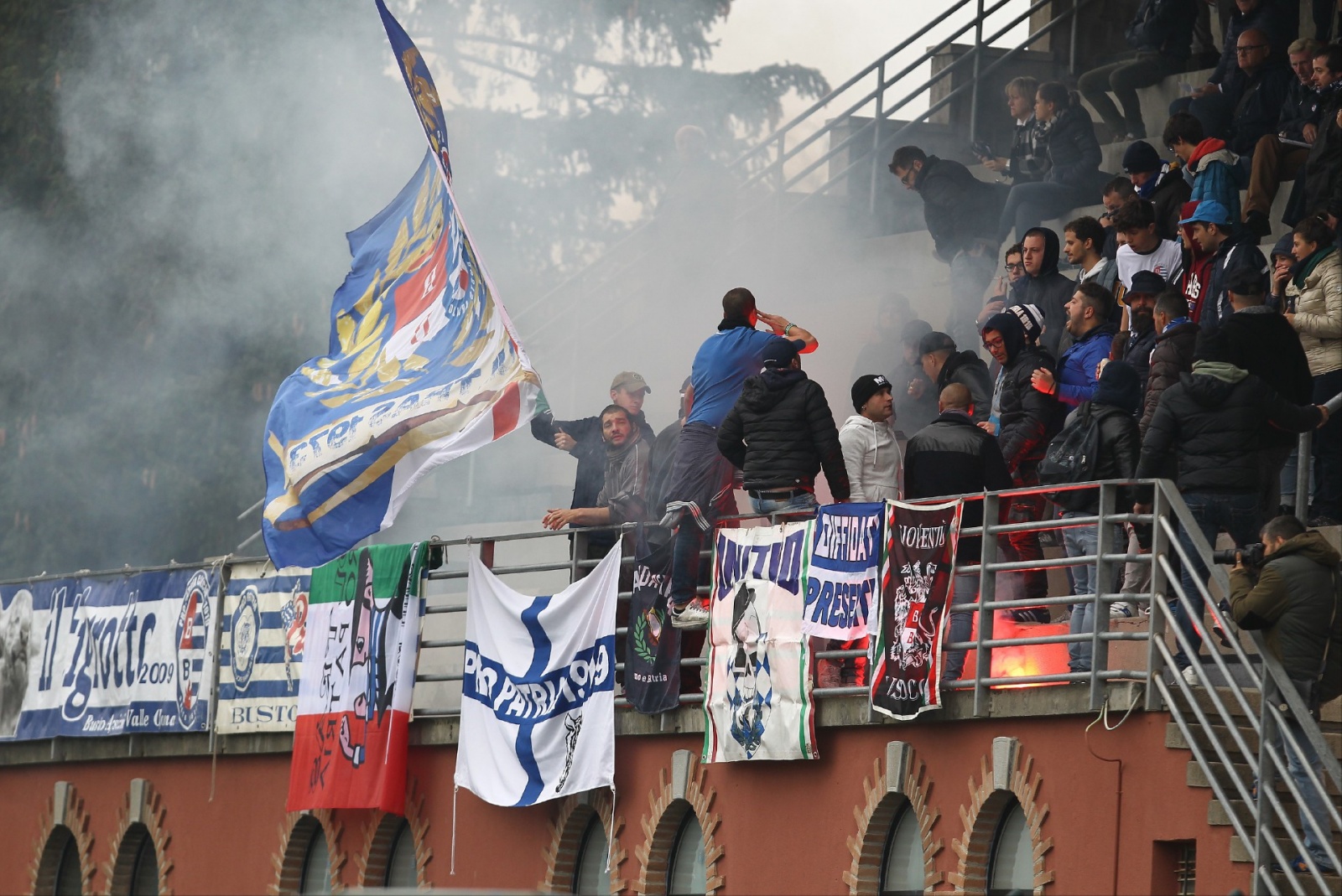 Il tifo degli ultrà bustocchi