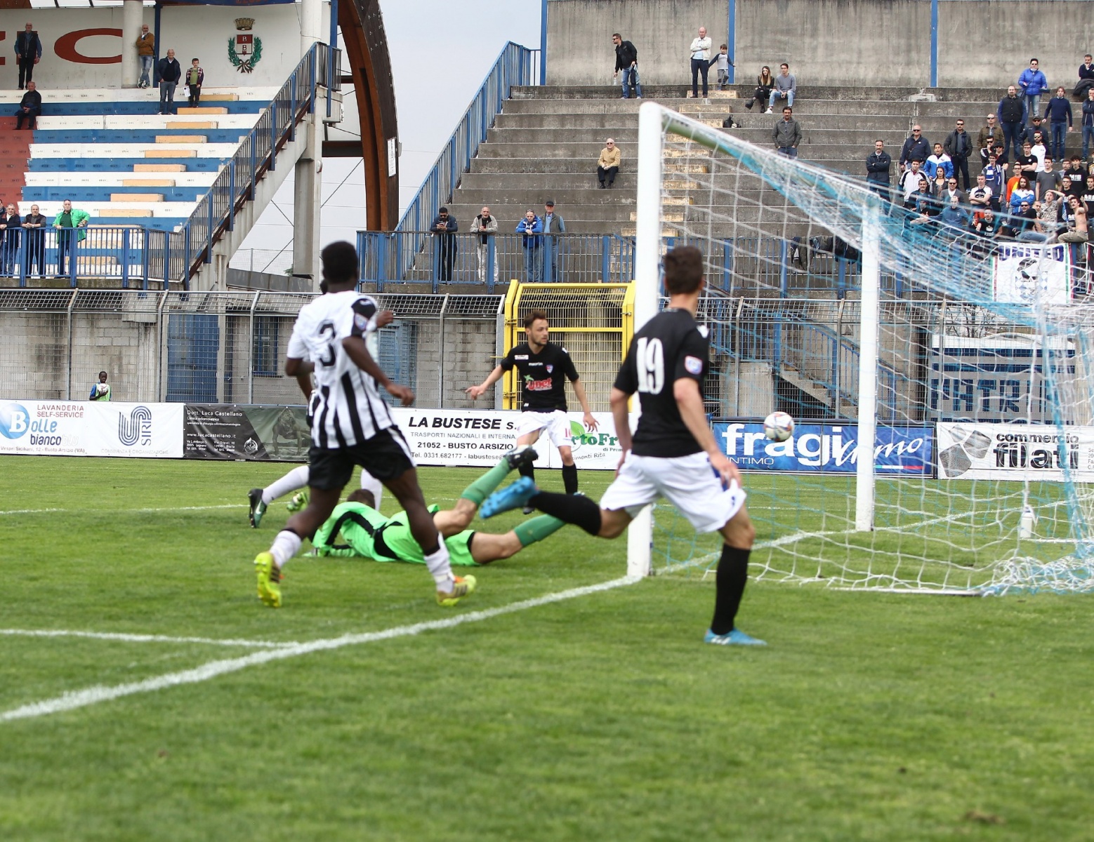 Busto Arsizio 02/04/2017#br/#Campionato Serie D Gir B#br/#Aurora Pro Patria - Cavenago Fanfulla#br/#Nella foto: 2 0 GOAL DI DISABATO