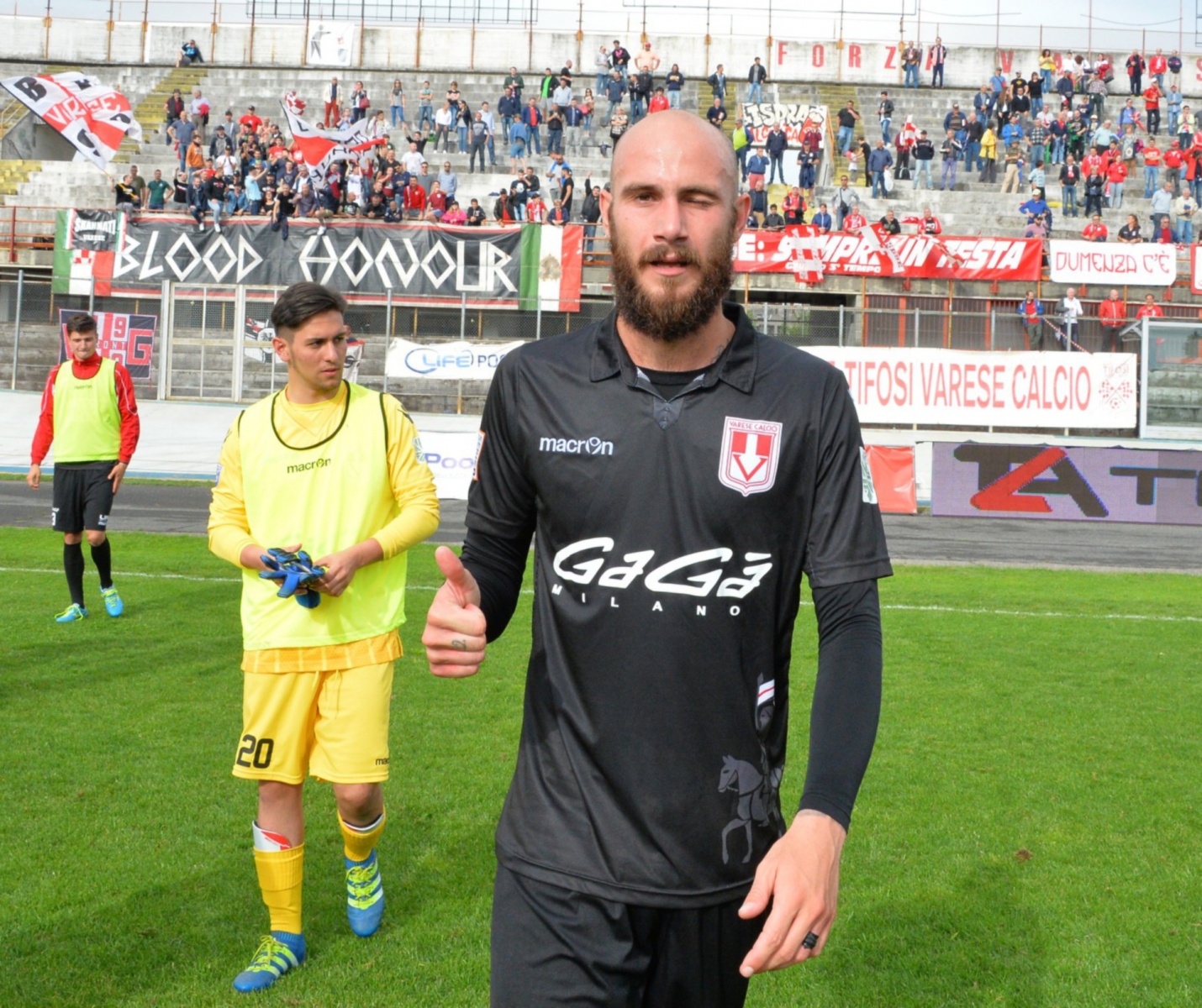 VARESE VARESE CALCIO CARONNESE PLAY OFF NELLA FOTO FINE PARTITA ESULTANZA VARESE VISCOMI