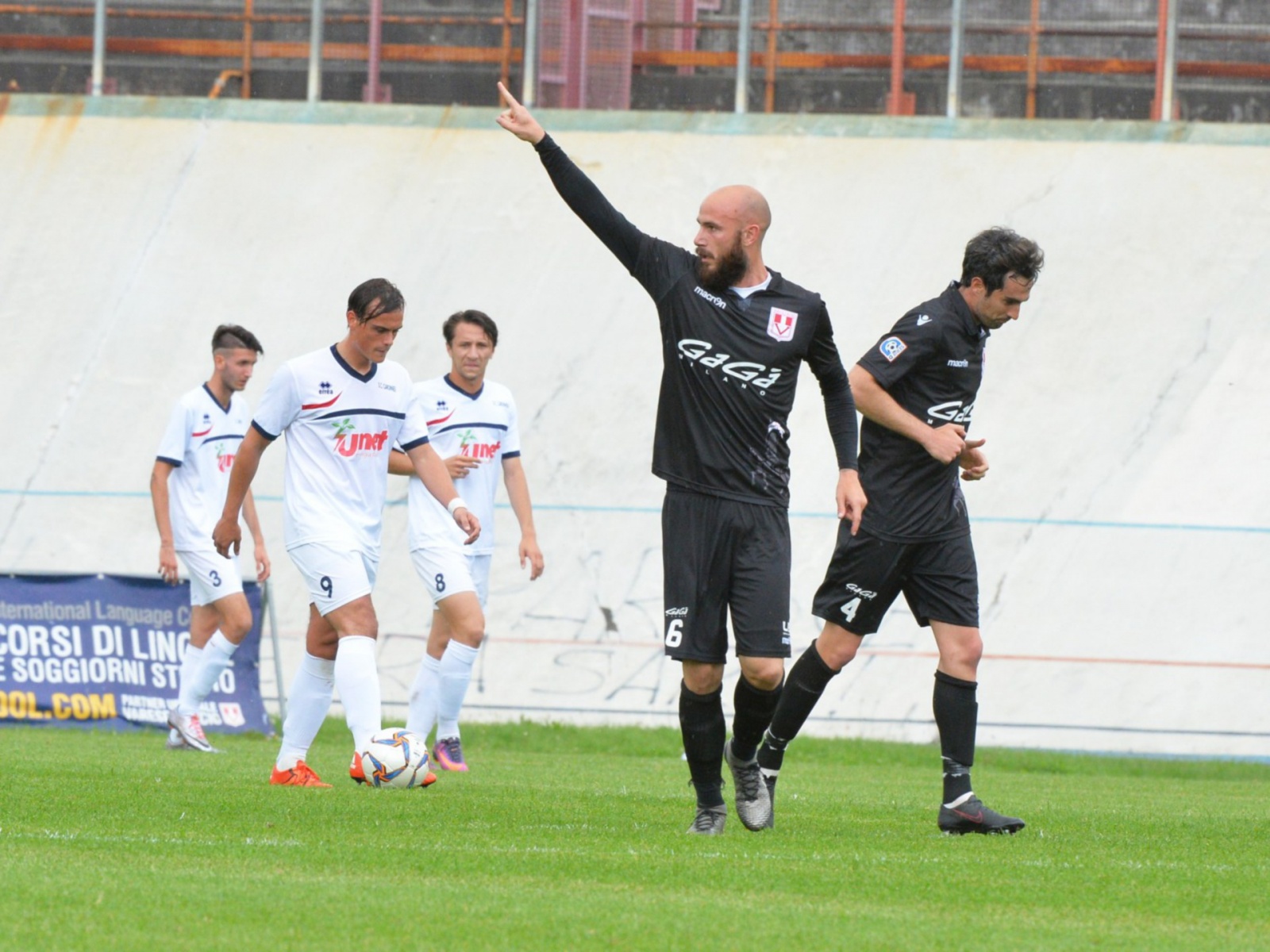 VARESE VARESE CALCIO CARONNESE PLAY OFF NELLA FOTO ESULTANZA VISCOMI