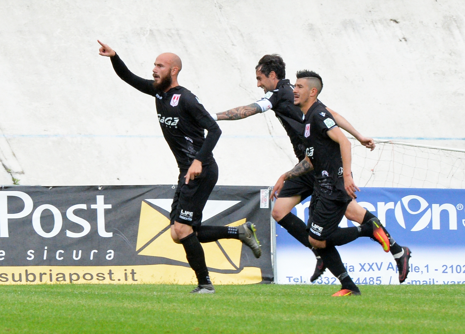 VARESE VARESE CALCIO CARONNESE PLAY OFF NELLA FOTO ESULTANZA VISCOMI