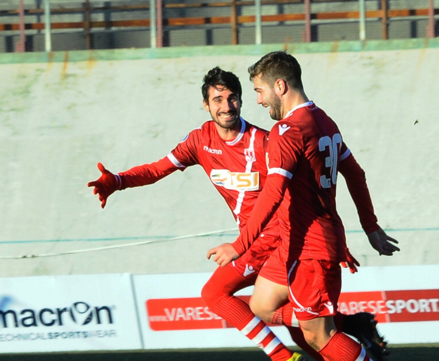 VARESE VARESE CALCIO INVERUNO NELLA FOTO ESULTANZA MORAO