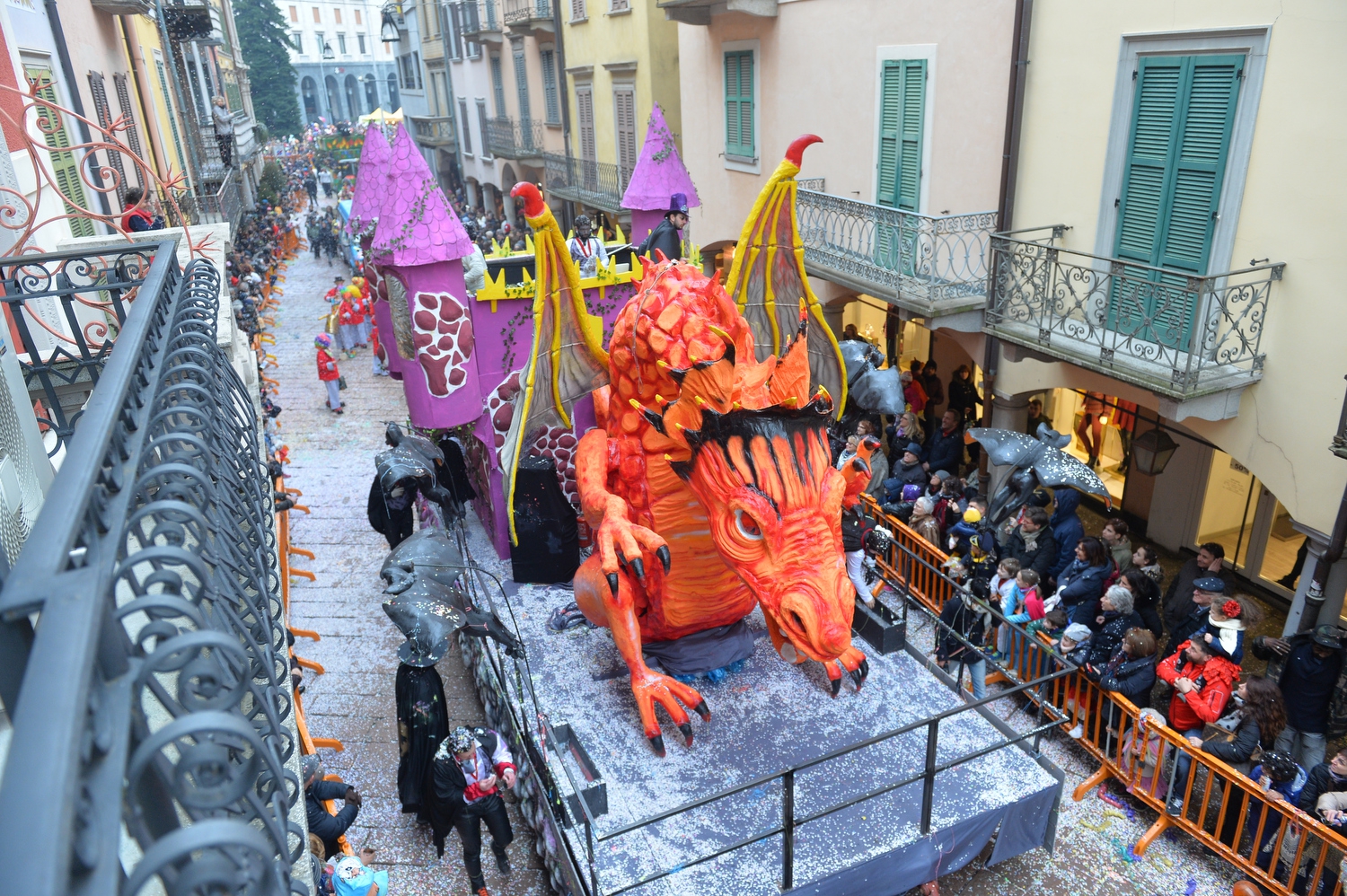 VARESE CARNEVALE BOSINO 2018 NELLA FOTO CARRO VINCITORE