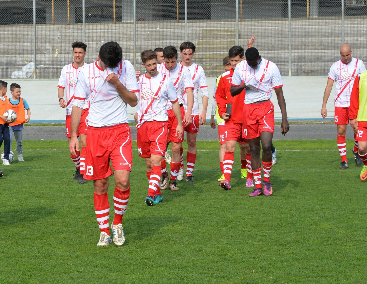 VARESE VARESE CALCIO FOLGORE CARATESE NELLA FOTO FINE PARTITA DELUSIONE