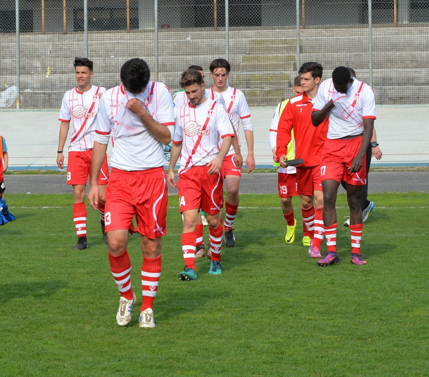 VARESE VARESE CALCIO FOLGORE CARATESE NELLA FOTO FINE PARTITA DELUSIONE