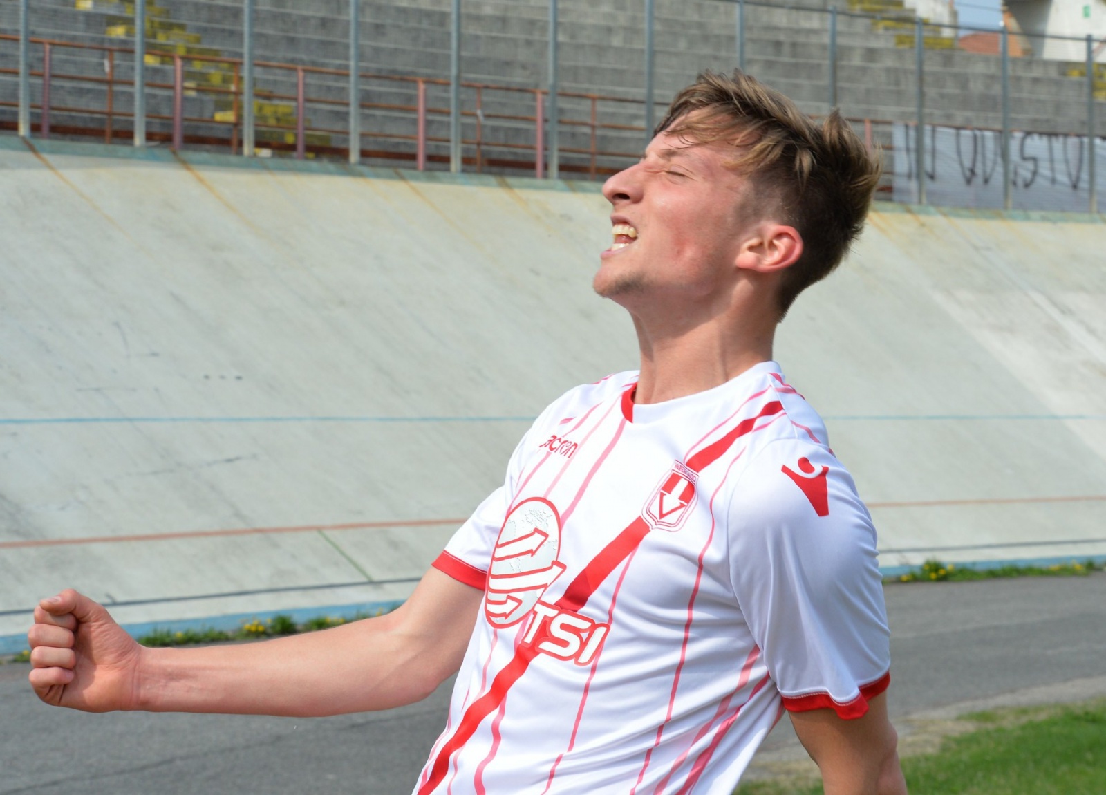 VARESE VARESE CALCIO FOLGORE CARATESE NELLA FOTO ESULTANZA LERCARA