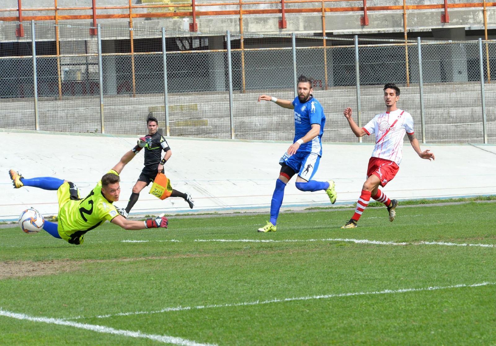 VARESE VARESE CALCIO FOLGORE CARATESE NELLA FOTO PALAZZOLO IL SUO GOL