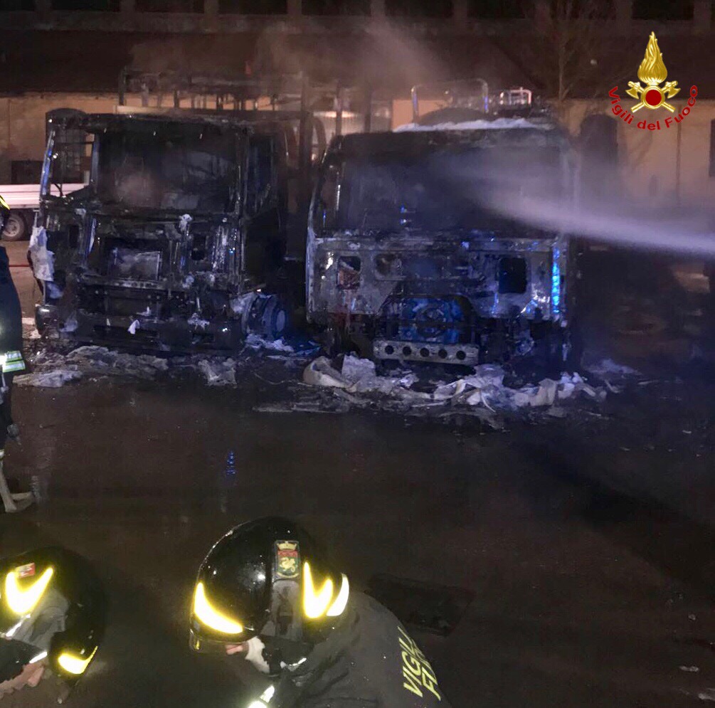 Veicoli in fiamme e sospetti di dolo 7