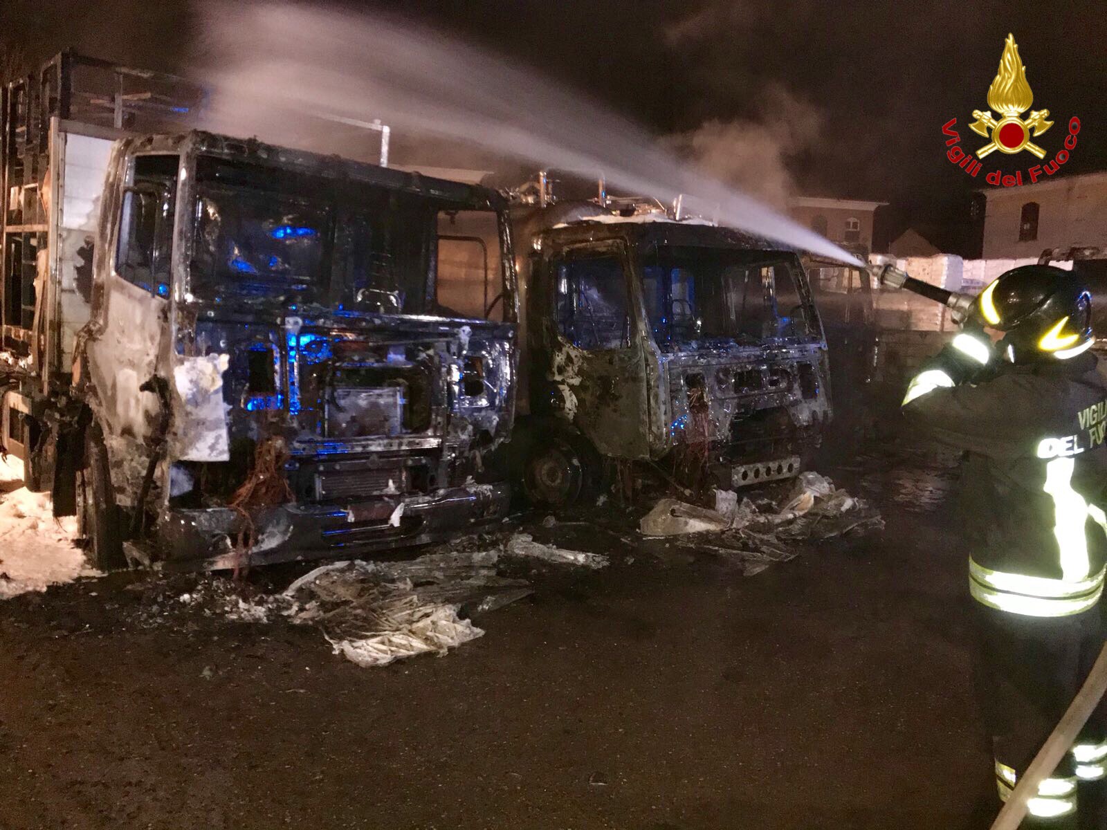 Veicoli in fiamme e sospetti di dolo 9