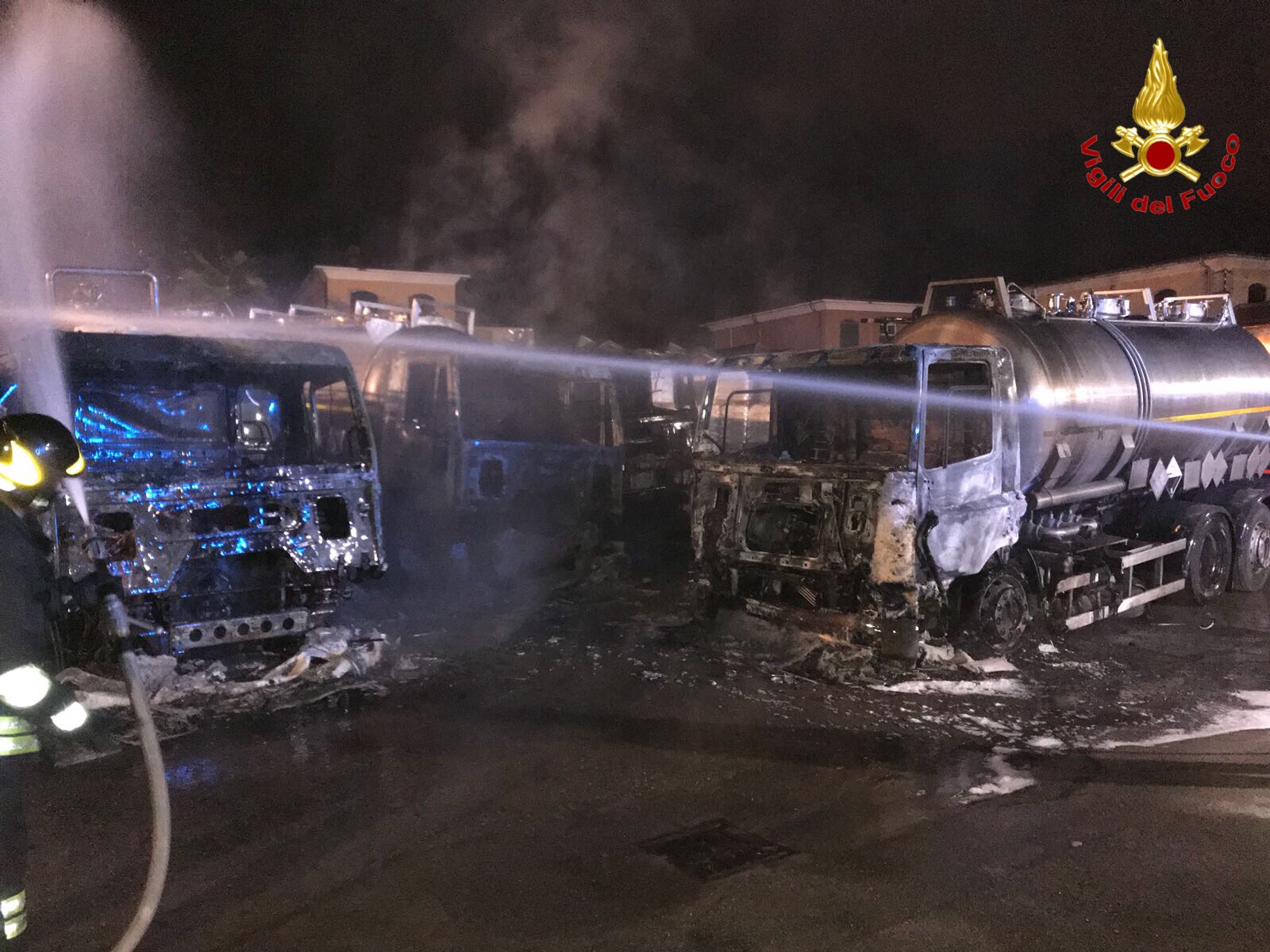 Veicoli in fiamme e sospetti di dolo 14