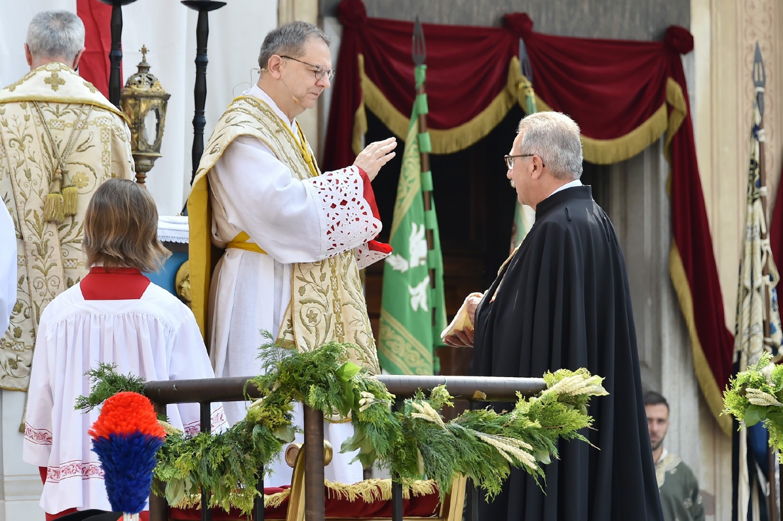 Legnano - Messa sul Carroccio in piazza San Magno la mattina del Palio foto Roberto Garavaglia - Studio Sally