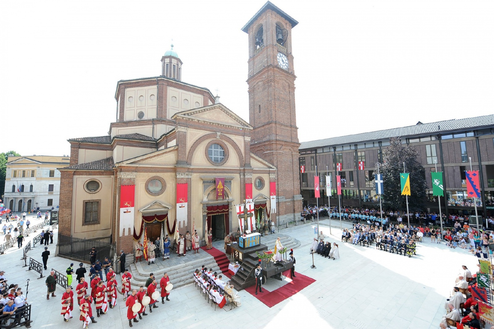 Legnano - Messa sul Carroccio in piazza San Magno la mattina del Palio foto Roberto Garavaglia - Studio Sally