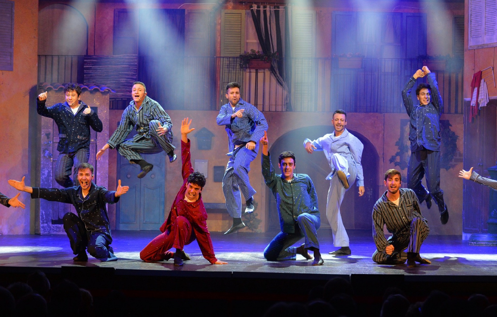 CASSANO MAGNAGO PRIMA TEATRALE LEGNANESI 2018 70 VOGLIA DI RIDERE C'E' TEATRO CASSANO MAGNAGO