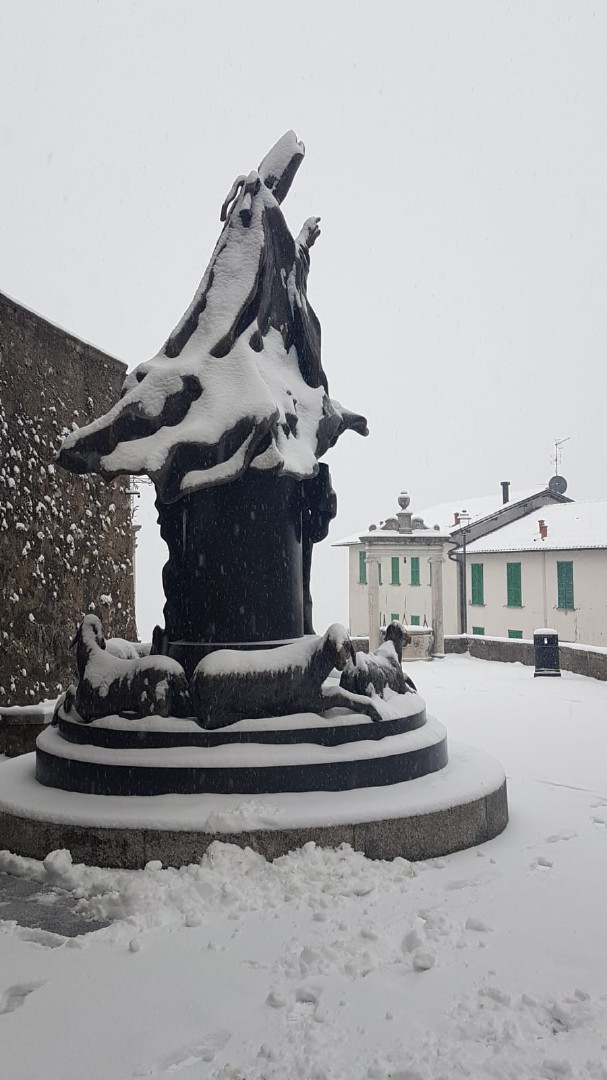 Il meraviglioso Sacro Monte innevato (Giuseppe Macchi)