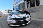 Greta Beraldo posa con la Skoda Fabia R5 griffata Prealpina