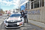 Daniela Bramati con Davide Ferrario posano con la Skoda Fabia R5 griffata Prealpina