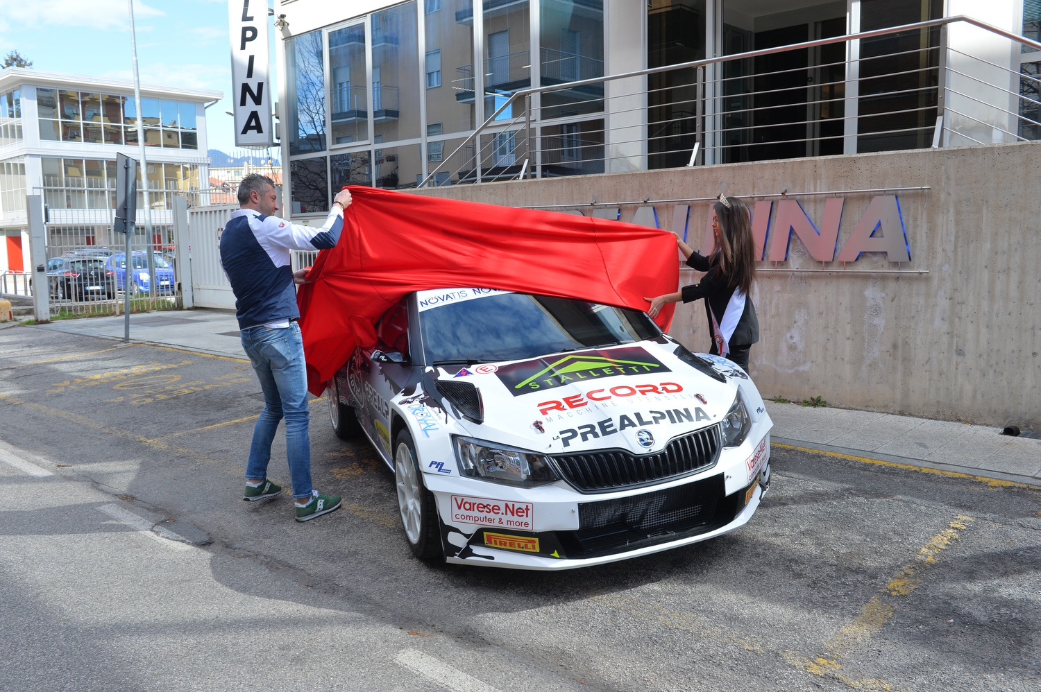 Filippo Pensotti e Miss Rally dei Laghi 2019, Greta Beraldo, svelano la Skoda Fabia R5 griffata Prealpina