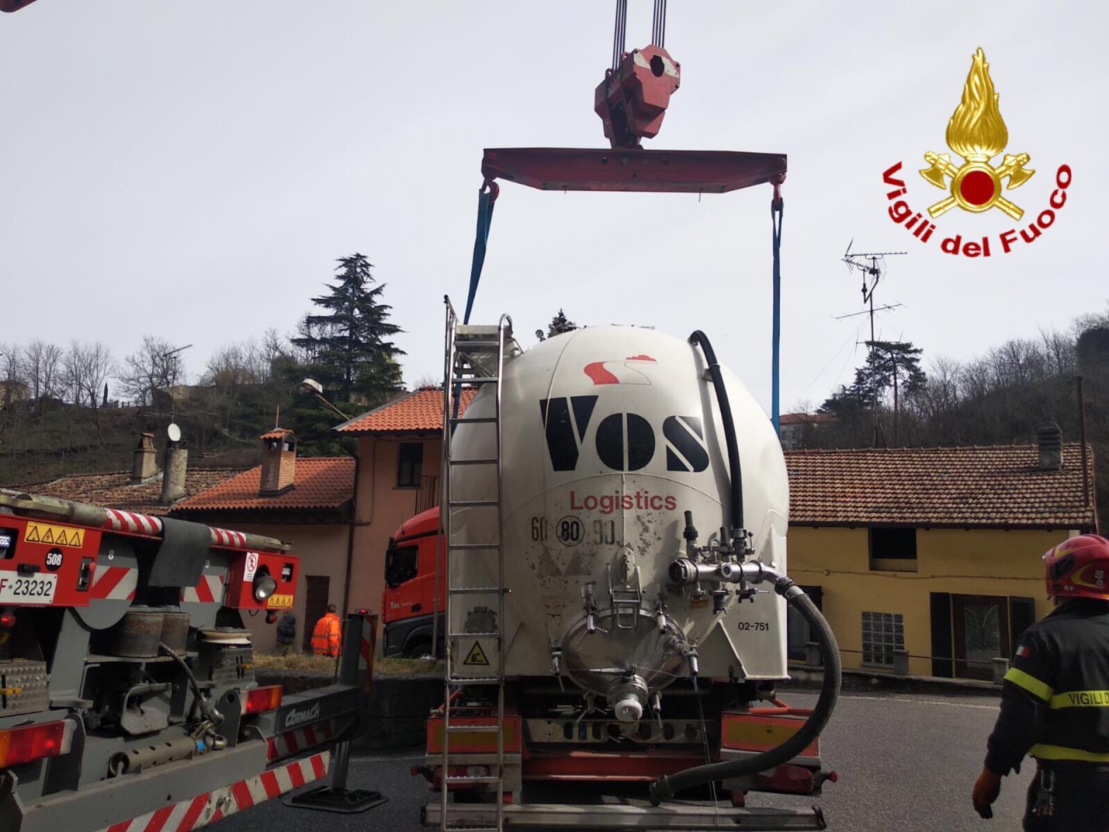 Le foto dell’intervento dei vigili del fuoco in via Monte Novegno