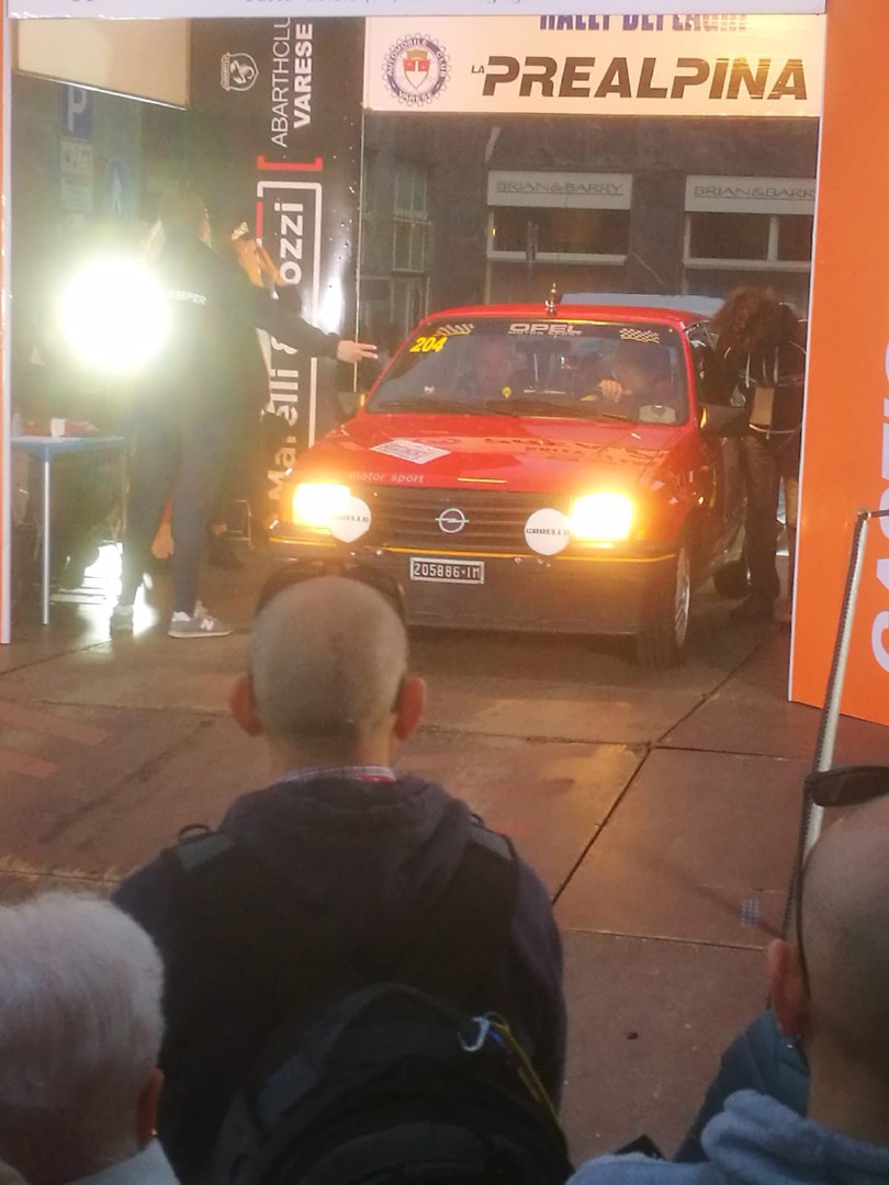 Rally dei Laghi piazza Monte Grappa