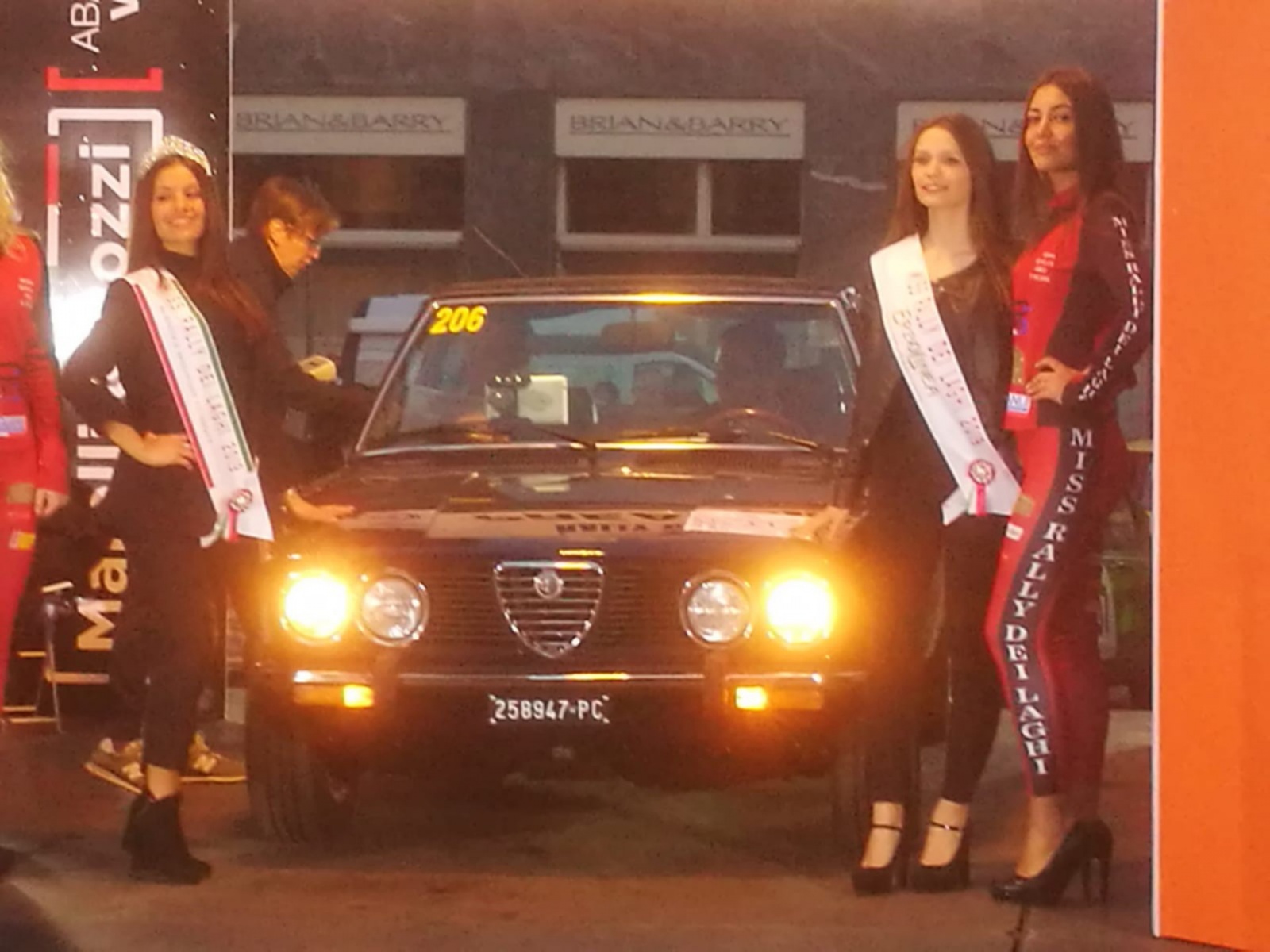 Rally dei Laghi piazza Monte Grappa