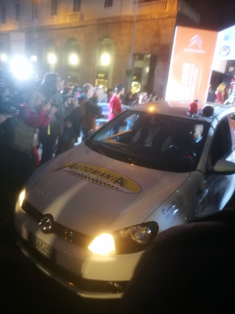 Rally dei Laghi piazza Monte Grappa