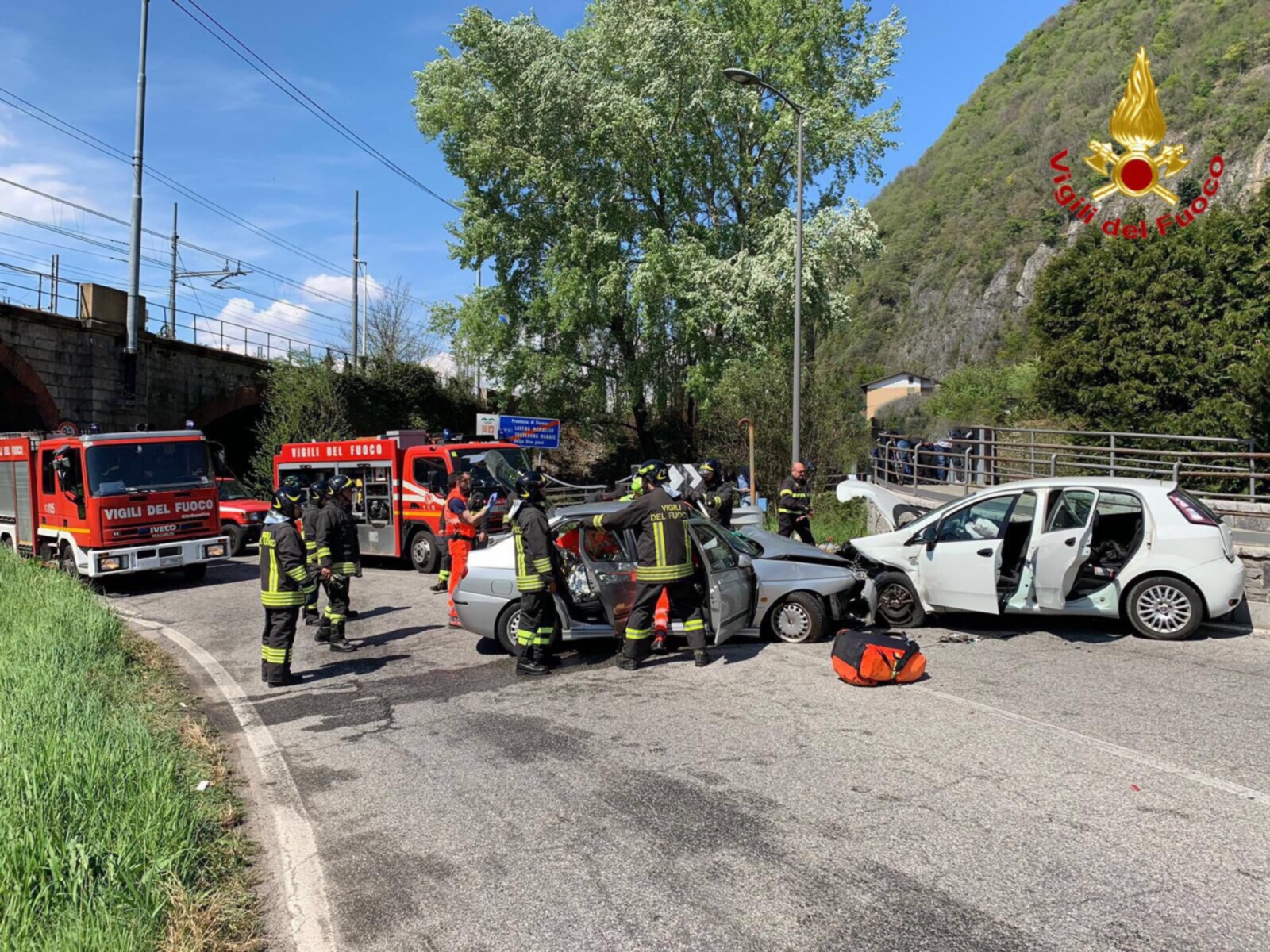 Lo schianto tra i due veicoli