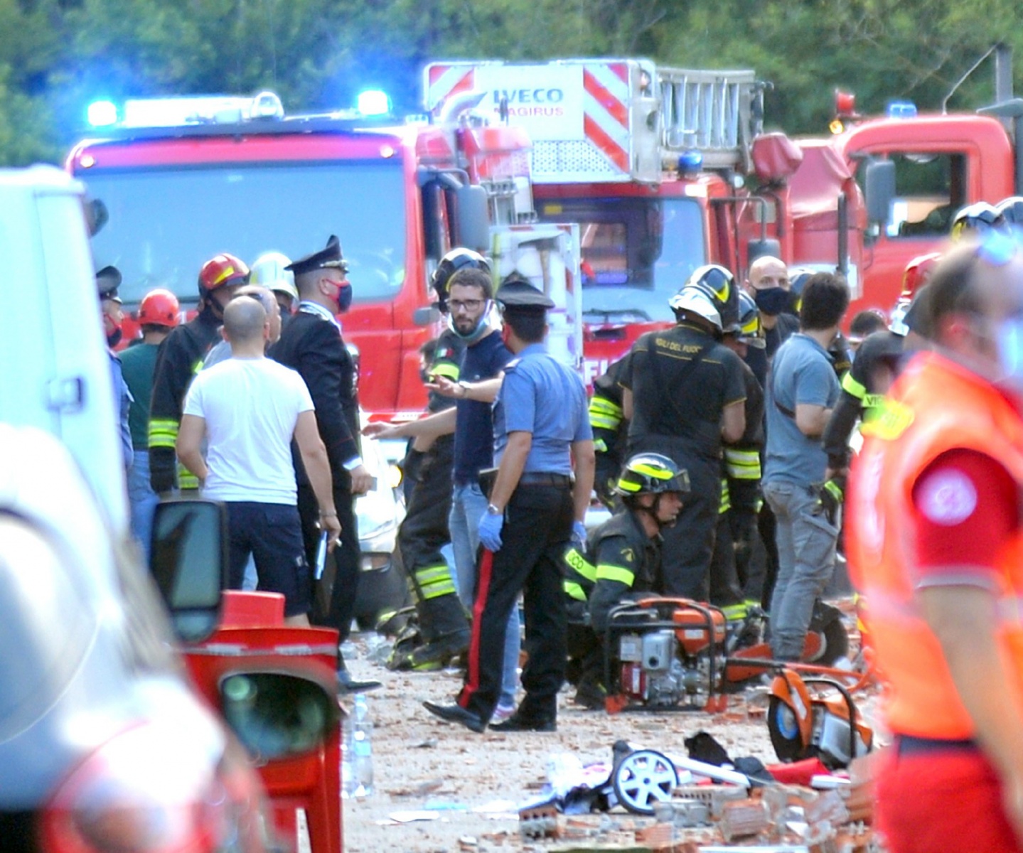 ALBIZZATE CROLLO VIA MARCONI CON MORTI E FERITI