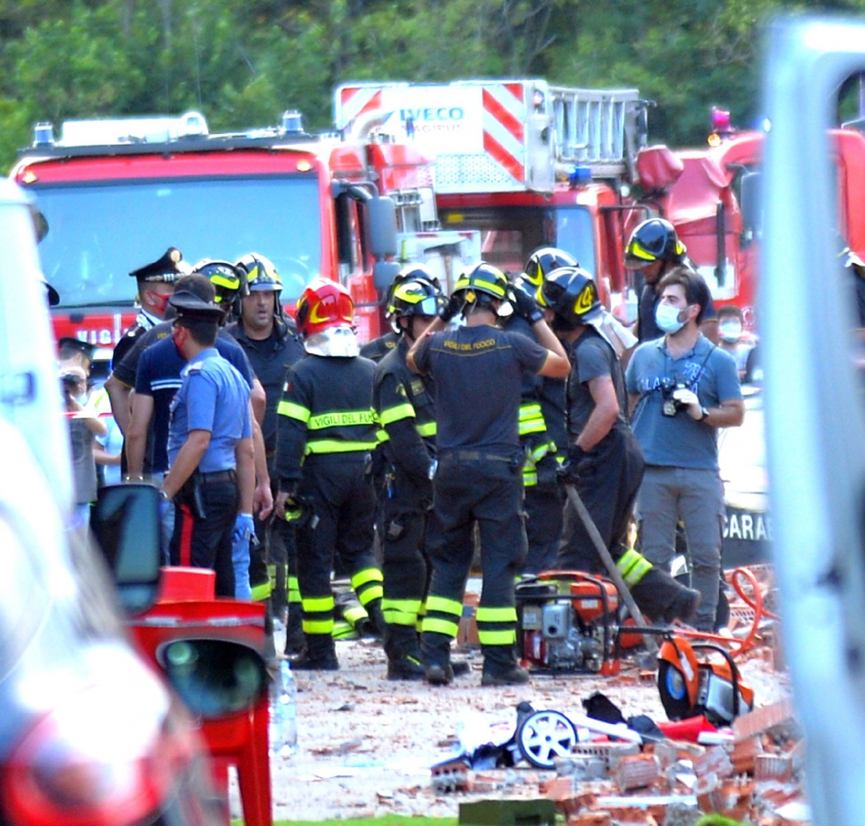 ALBIZZATE CROLLO VIA MARCONI CON MORTI E FERITI