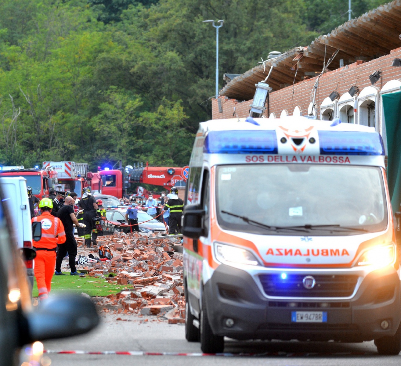 ALBIZZATE CROLLO VIA MARCONI CON MORTI E FERITI