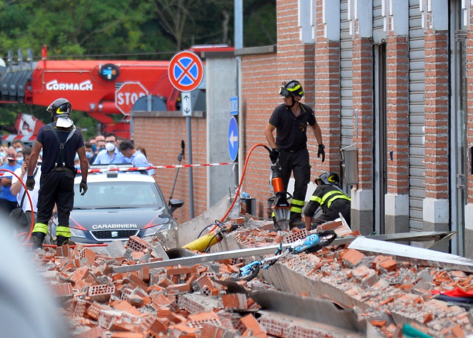 ALBIZZATE CROLLO VIA MARCONI CON MORTI E FERITI