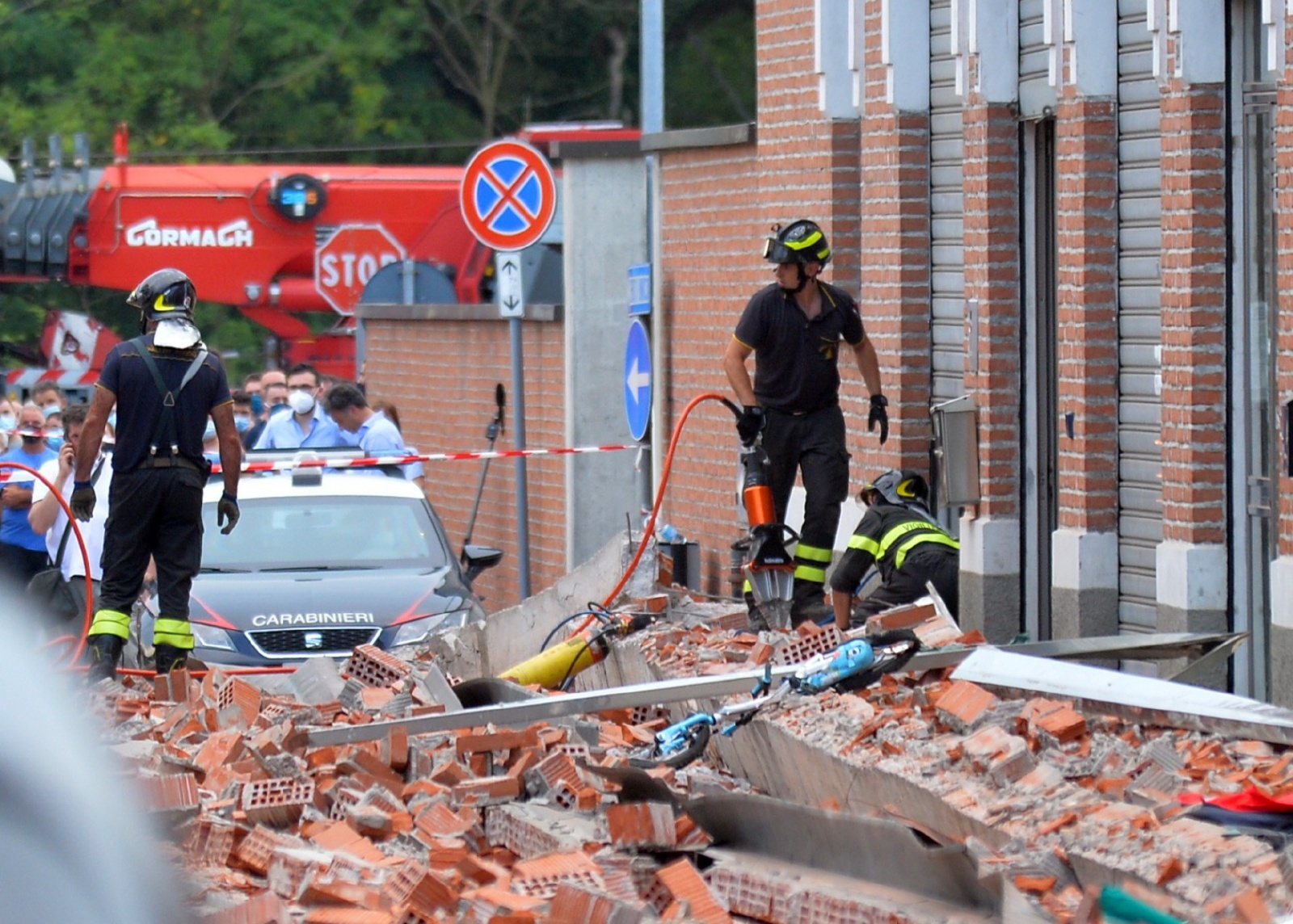 ALBIZZATE CROLLO VIA MARCONI CON MORTI E FERITI