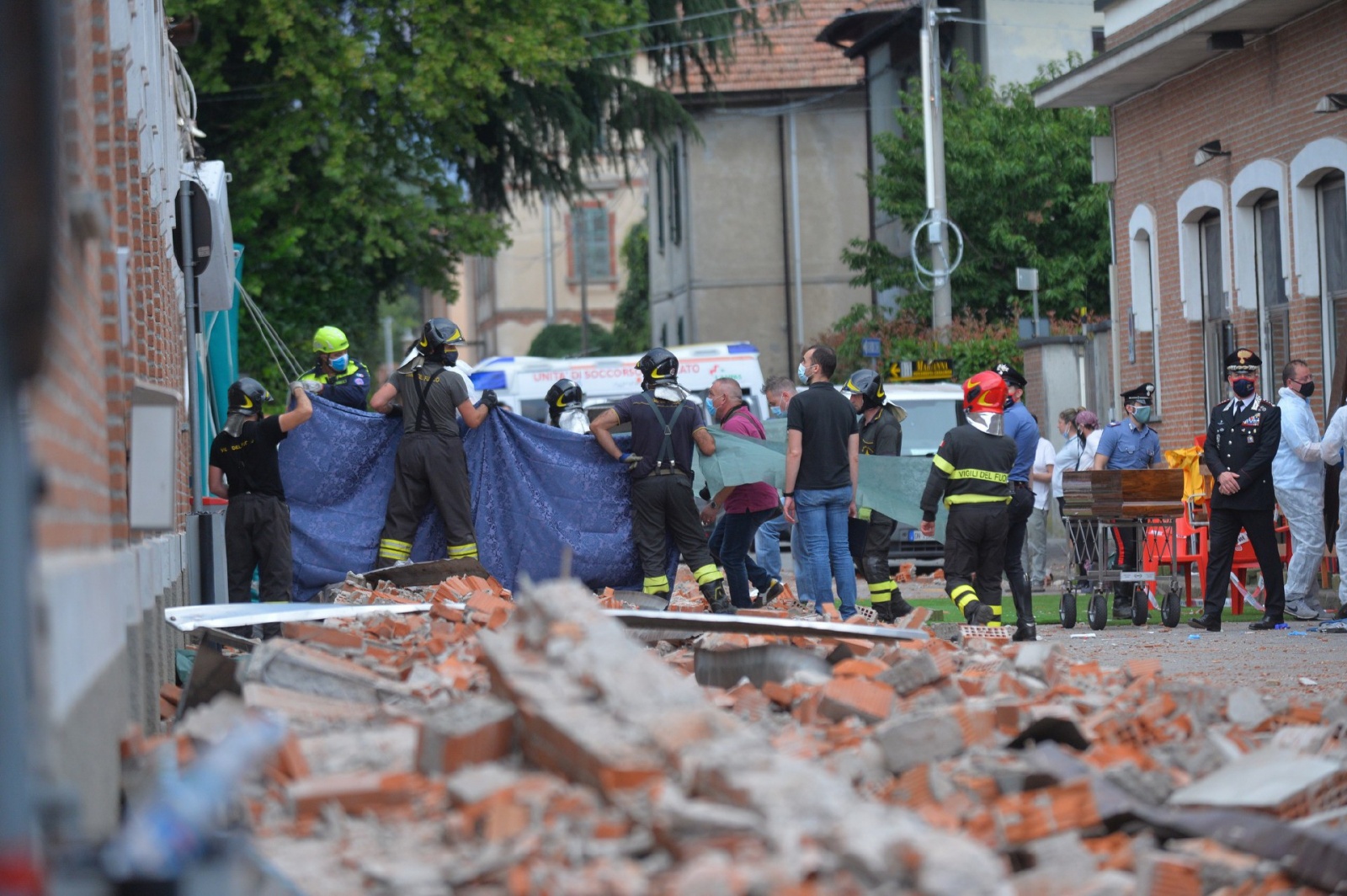 ALBIZZATE CROLLO VIA MARCONI CON MORTI E FERITI