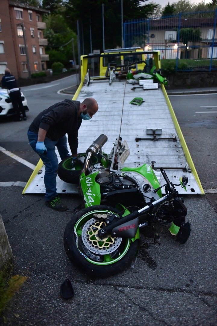 Il luogo del tragico incidente in via RoveretoIl luogo del tragico incidente in via RoveretoCON LA MOTO IN VIA ROVERETO A SAN FERMO