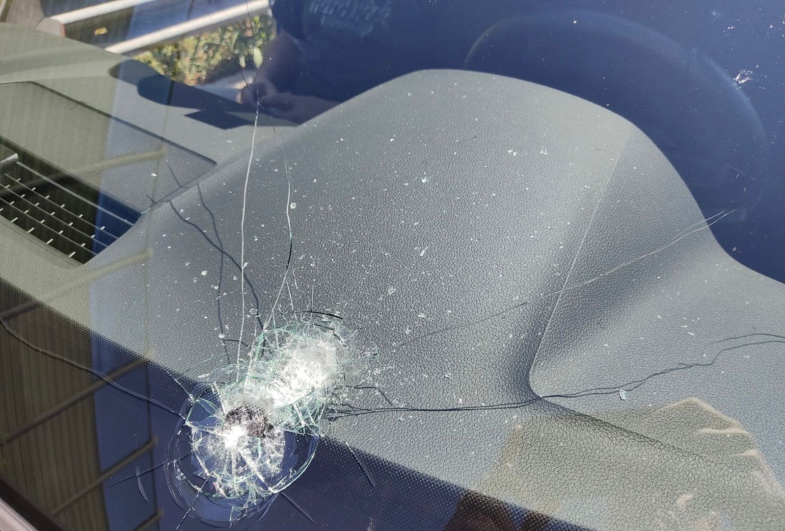 Sassi dal cavalcavia: paura in autostrada fra Saronno e Uboldo 1