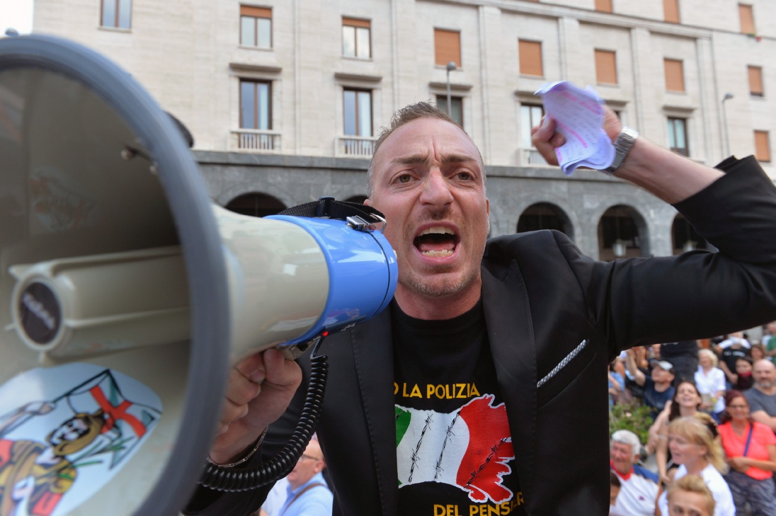 VARESE MANIFESTAZIONE NO GREEN PASS IN PIAZZA MONTE GRAPPA ORGANIZZATA DA FRANCESCO TOMASELLA CON INTERVENTO DI GIANLUIGI PARAGONE