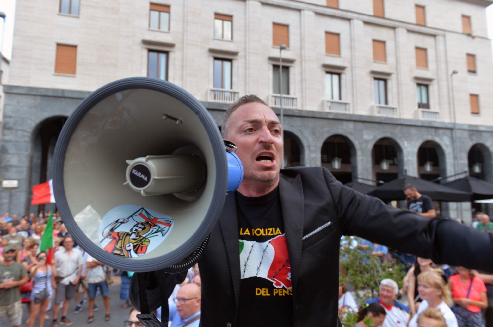 VARESE MANIFESTAZIONE NO GREEN PASS IN PIAZZA MONTE GRAPPA ORGANIZZATA DA FRANCESCO TOMASELLA CON INTERVENTO DI GIANLUIGI PARAGONE