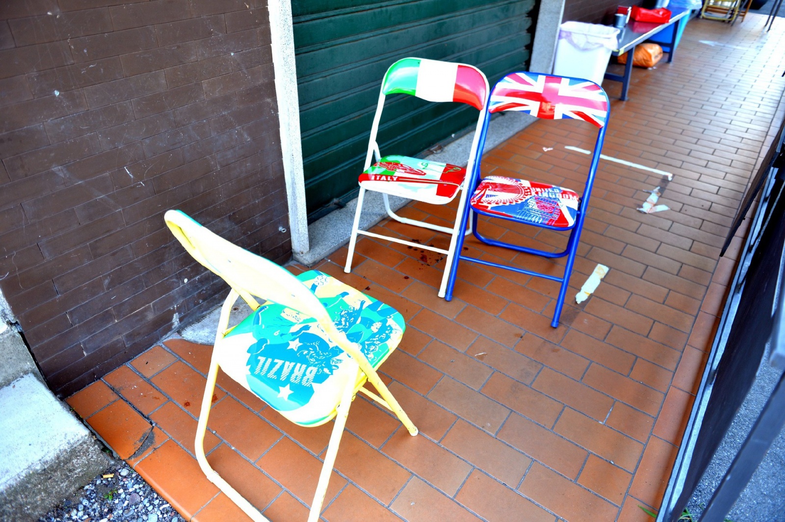 Spari davanti a un bar di via Volta: ferito un 66enne