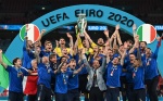 L’11 luglio a Wembley gli Azzurri guidati da Roberto Mancini vincono il campionato europeo di calcio, battendo l’Inghilterra ai rigori