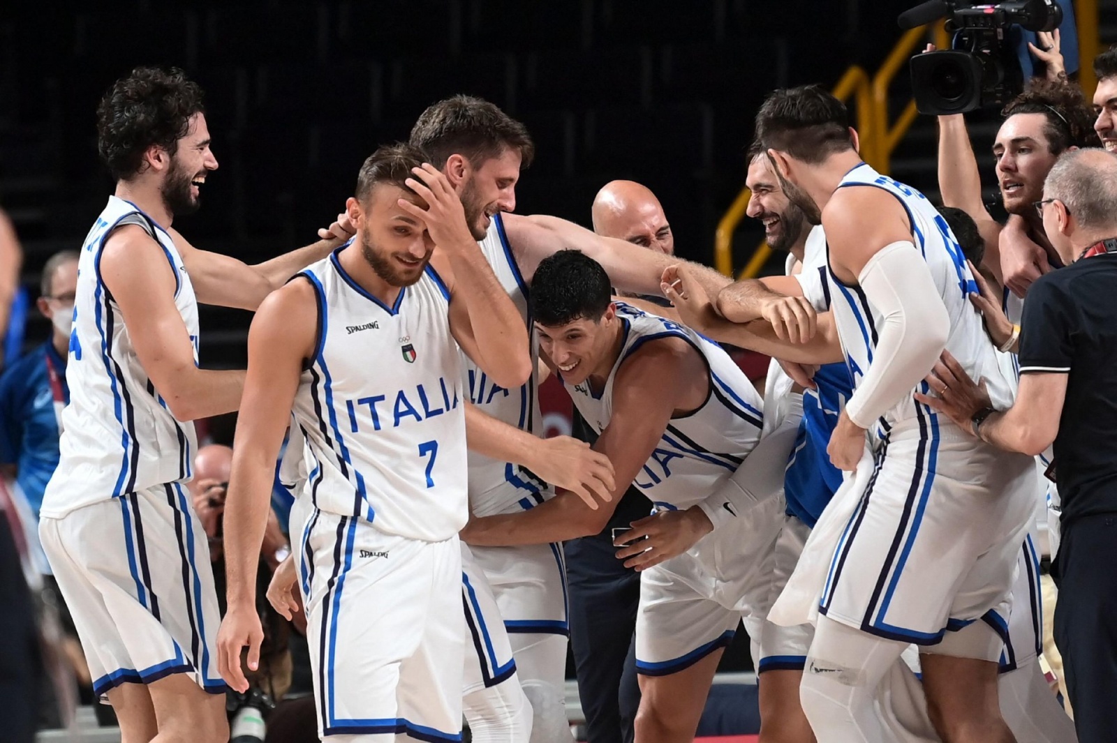 L’Italbasket dell’ex varesino Meo Sacchetti ha prima battuto la Serbia il 4 luglio, conquistando l’accesso olimpico, e poi è passata ai quarti di finale 