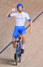 Italy's Filippo Ganna celebrates after winning gold and setting a new World Record in the men's track cycling team pursuit finals during the Tokyo 2020 Olympic Games at Izu Velodrome in Izu, Japan, on August 4, 2021. (Photo by Peter PARKS / AFP)