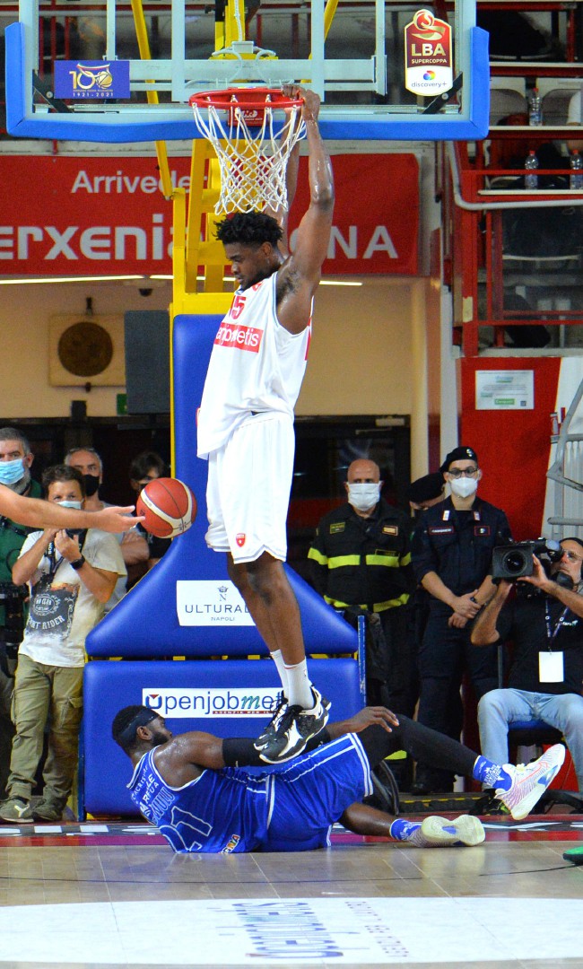 VARESE BASKET SUPERCOPPA 2021 OPENJOBMETIS VARESE - DINAMO SASSARI NELLA FOTO EGBUNU