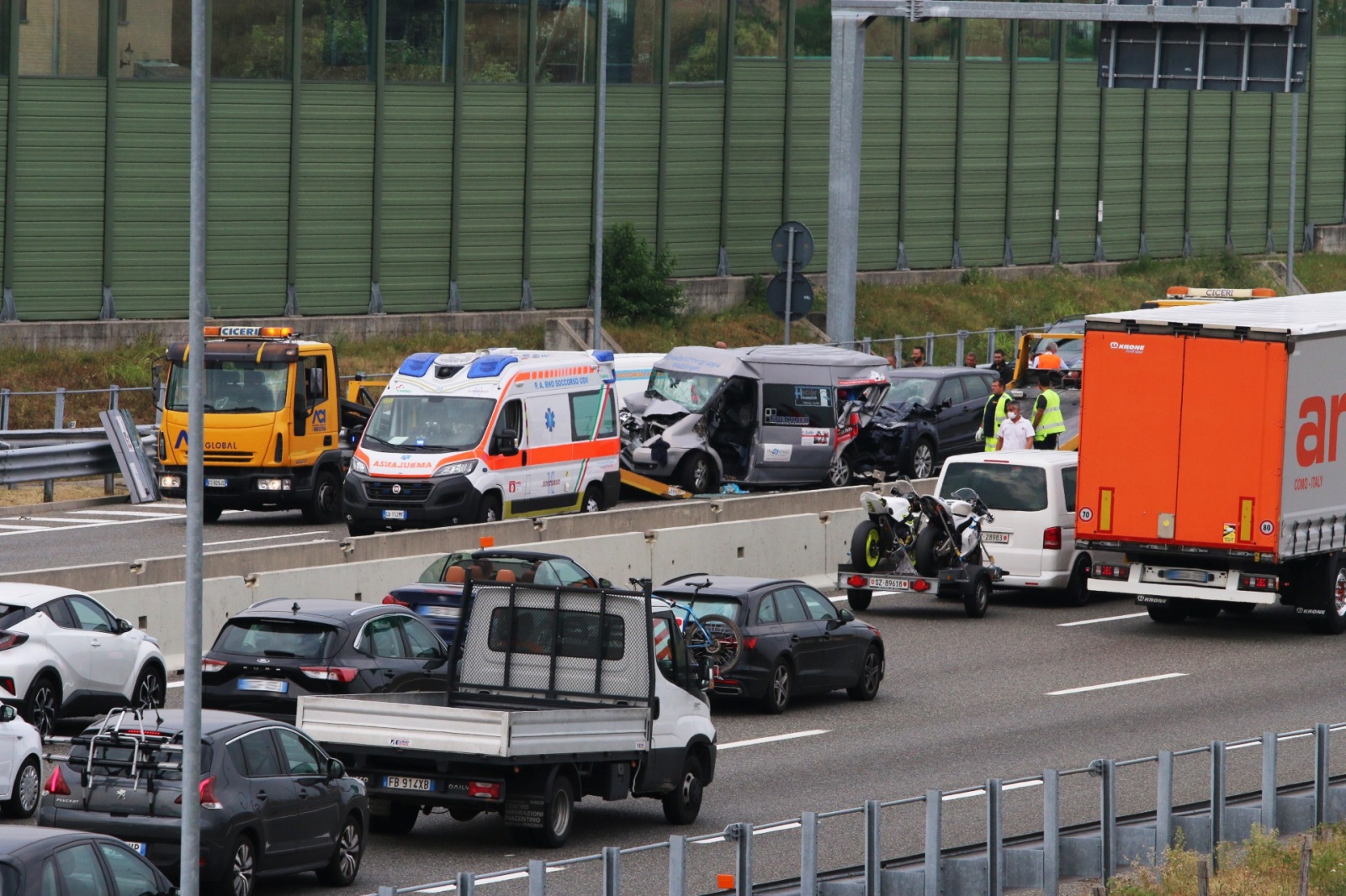 UBOLDO ORIGGIO INCIDENTE AUTOSTRADA SARONNO ORIGGIO UBOLDO