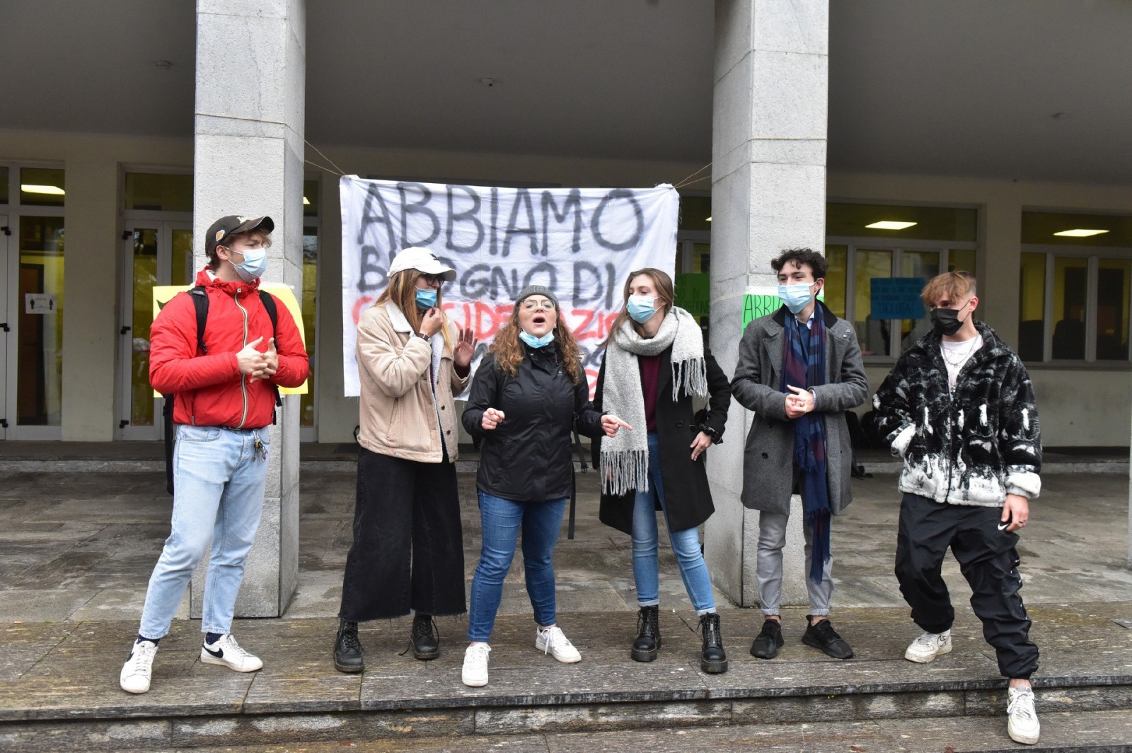 VARESE MANIFESTAZIONE DEGLI STUDENTI DEL LICEO MANZONI