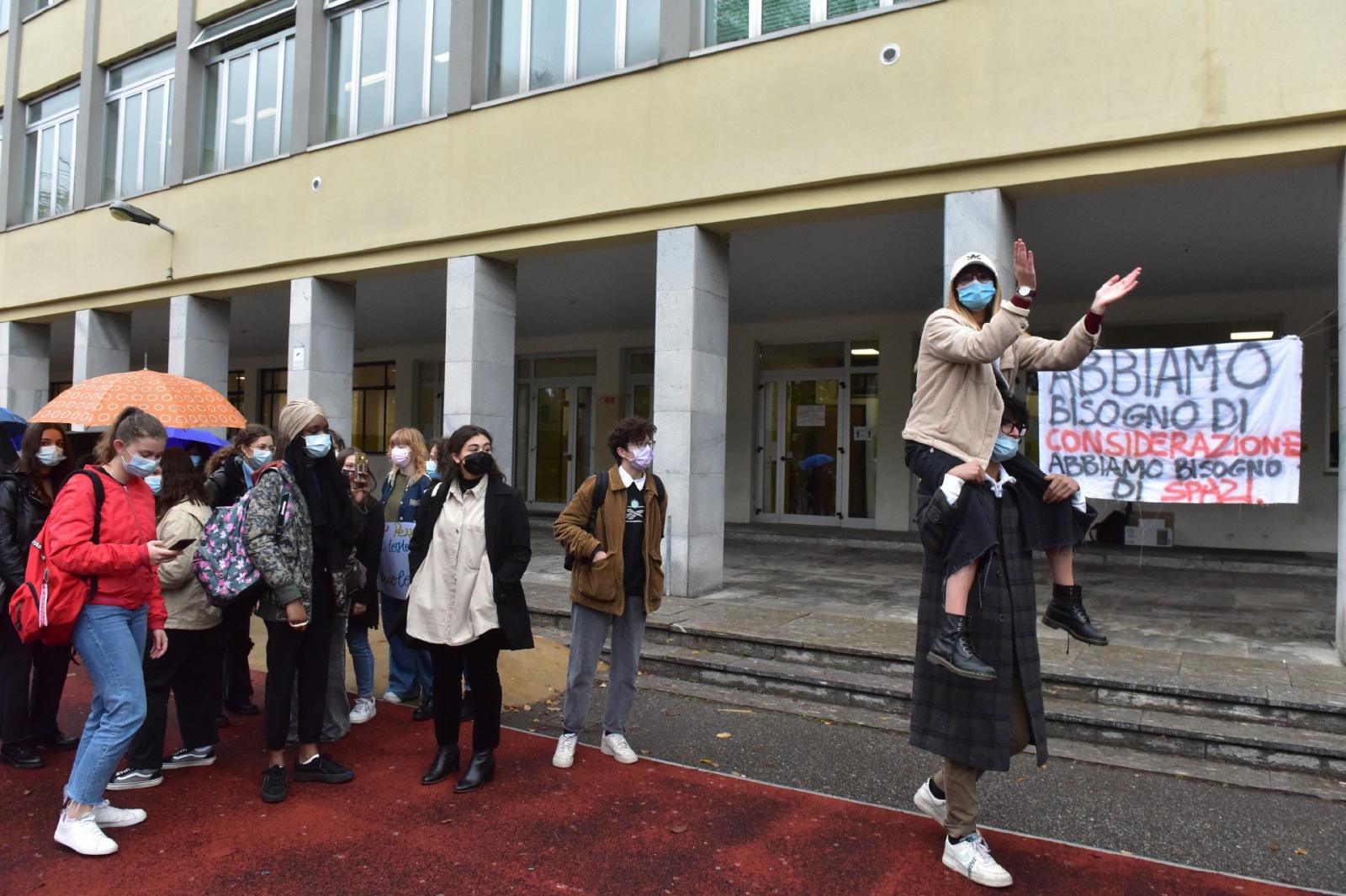VARESE MANIFESTAZIONE DEGLI STUDENTI DEL LICEO MANZONI