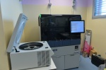 VARESE PROF. FABRIZIO MAGGI, DIRETTORE LABORATORIO MICROBIOLOGIA OSPEDALE DI CIRCOLO E VARIE LABORATORI E TECNICI AL LAVORO
